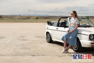 《白线》,由《银河守护队》英国女星Laura Jane Haddock主演。故事描述一位曼彻斯特的女子得知自己20年不
见的兄弟竟客死异乡,于是决定离开原本平
静的生活,飞往伊维萨岛探求他消失的真相
,没想到却遭遇一连串谎言掩盖真相。(5月15日上线)