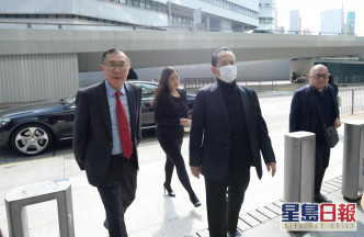 資深大律師清洪(左)陪同岡田和生(右二)到廉署總部。