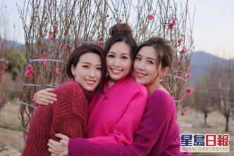 3位好姊妹齊遊桃花園。