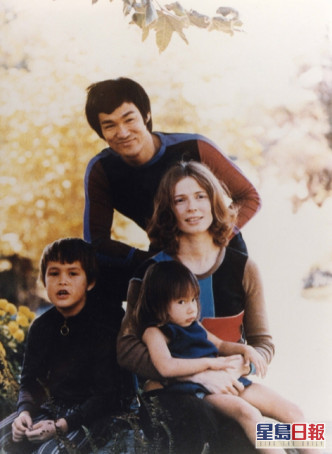 李小龍與妻子蓮達、兒子國豪與女兒香凝。