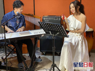 生日前夕，溫碧霞應音樂大師伍仲衡邀請到他的錄音室進行社交平台直播唱歌。