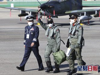 文在寅抵達在京畿道城南市首爾機場。AP圖片