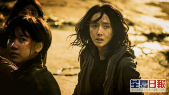 李貞賢在《屍殺半島》中挑戰打戲。