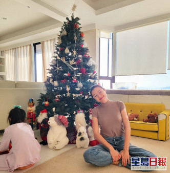 舒适生活

陈茵媺喺向海豪宅布置圣诞树。