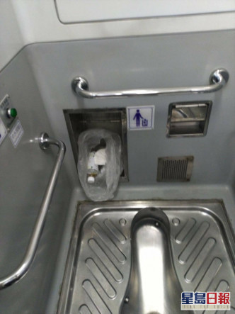 列車上廁所不鏽鋼垃圾桶大量遭竊。