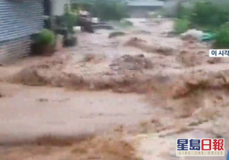 暴雨造成多处地区水浸。KBS截图