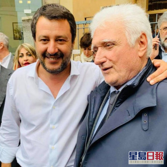 意大利前副总理（左）发合照哀悼瓦洛蒂病逝。网上图片