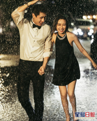 陳菀澄與老公在雨中拍攝婚照。