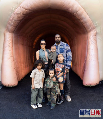 Kanye與Kim於2014年結婚，育有4名子女。