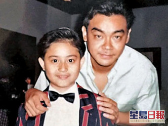 黃寶龍曾飾演《大時代》童年「方展博」，與劉青雲合照。資料圖片