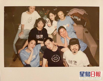 內地藝人臧鴻飛昨晚上載王菲與女兒李嫣及緋聞新歡兼助手Ryan新春團拜的大合照。