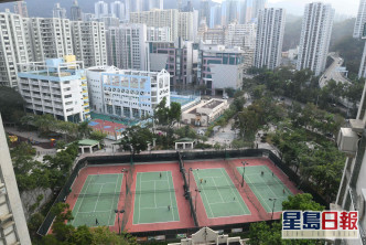 单位外望网球场及韩国国际学校一带市景。