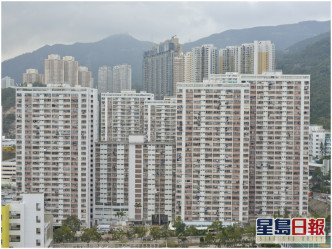 「香港土力混凝土工程」公司群组中 ，4人居彩云（一）邨伴月楼。资料图片