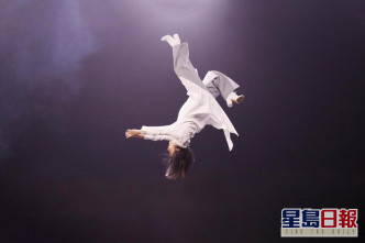 雖然後空翻動作出現在MV的時間很少，但劉若英仍堅持親自拍攝，十分專業。