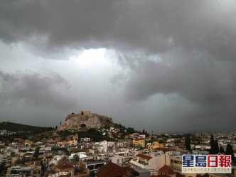 希腊近日受风暴「巴洛斯」吹袭。AP图