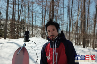 Eric嘗試在雪地上錄音，由於風聲太大只能錄到少部份，但絕對是個嶄新嘗試。