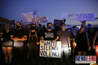 事件再度觸發大規模反種族主義示威。AP