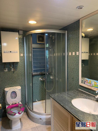 浴室採乾濕分離設計，方便打理及清潔。