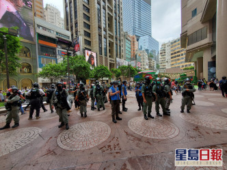 網民今日發起多區堵路，警方到多區拘捕、截查。
