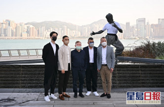 李小龍會今日宣布與歷史悠久的香港本土品牌「利工民」合作，於今日為李小龍銅像添上新裝。