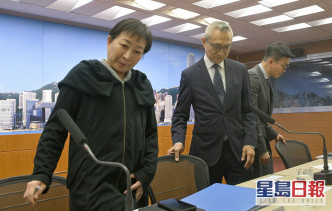 張竹君（左一）在1月15日從武漢回港後出席記者會。資料圖片