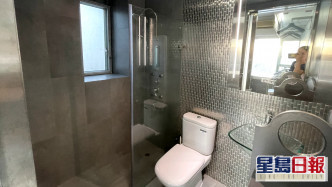 浴室採獨立淋浴間設計，慳位實用。