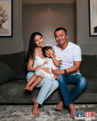 Race與新加坡商人David Loh結婚4年，並於2017年誕下女兒Cara。