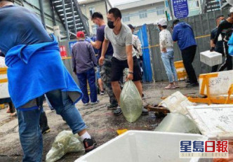 京深海鮮市場大批商戶撤離。網上圖片