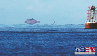 大鵬灣海面南側出現了一個魚形的海島影像。網圖