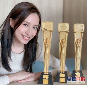 重大鼓勵
2016年奪「最佳女配」及今年奪得嘅「馬來西亞最喜愛TVB女主角獎」、「最受歡迎電視女角色」,嘉欣笑言係好大嘅鼓勵。