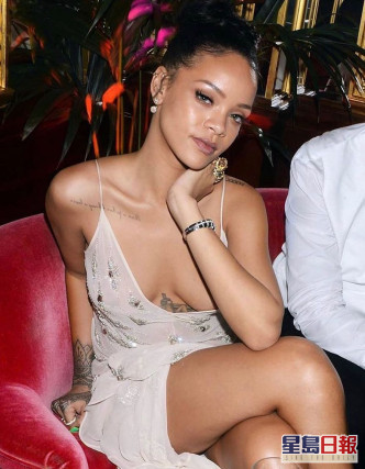 Rihanna首度上榜排33位，成女歌手中排名最高。