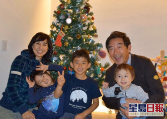 石田純一的太太東尾理子曾要求做檢測，但因沒有症狀遭拒，幸她與3名小孩暫時身體無恙。