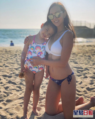 32歲的Jessica C.是美籍模特兒,04年出道,15年與男星安志杰結婚,育有囡囡Tessa及囝囝Elvis。