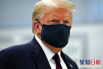 特朗普戴口罩视察。AP图片