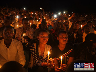 市民悼念盧旺達大屠殺死者。AP