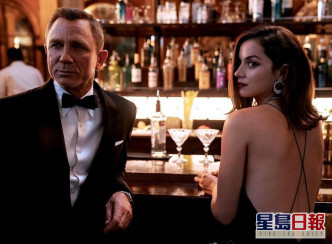 安娜德哈瑪斯在《007：生死有時》擔任「邦女郎」。