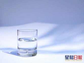 醫師建議每天早上都喝一杯暖水。unsplash圖片
