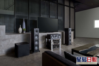 Q系列家庭影院组合包括1对Q950座地扬声器、Q650C中置扬声器、1对Q350书架扬声器及Kube 10b超重低音扬声器。