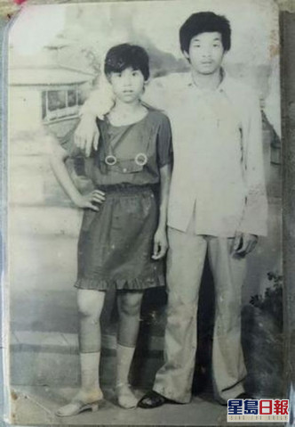 張玉環（右）入獄前與前妻的合照。 網圖