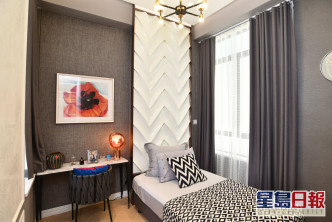 客房面積間隔方正，設計以幾何圖案及黑白兩色為主。