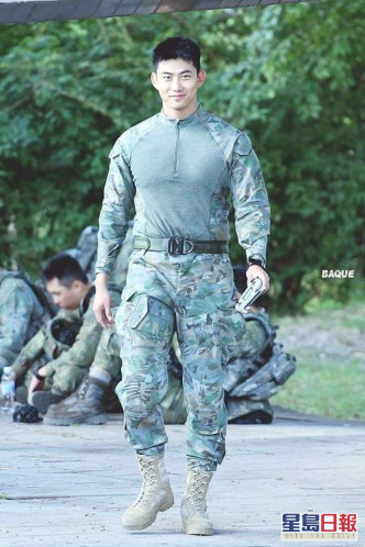 澤演服兵役時操得一身肌肉，被Fans封為「韓國隊長」。