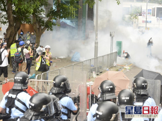 警方首次在反修例示威中施放催泪弹。资料图片