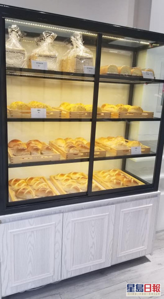 麵包櫃。The Little Bakery FB