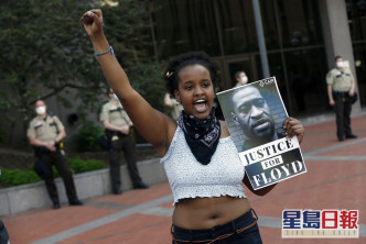 美國反警暴示威者。AP資料圖片