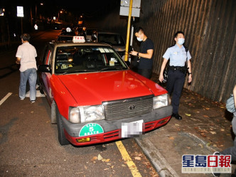 警方將案件列作行劫處理，並交由葵青警區刑事調查隊第四隊跟進。