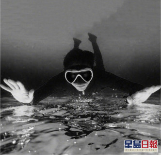 近年陳鍵鋒將興趣轉化為職業，成功做咗潛水教練。