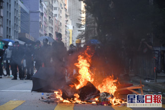 陳啟宗指香港無休止的政治爭拗導致經濟萎靡不振。資料圖片