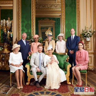 英國皇室上載合照祝賀阿奇。Twitter圖