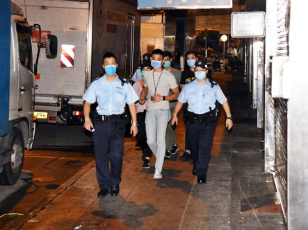 警方将案件交由深水埗警区刑事调查队第九队跟进。