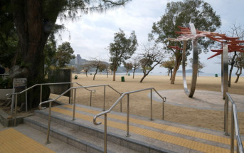 政府籲深水灣淺水灣泳灘切勿游泳 麗海堤岸路有污水管滲漏 